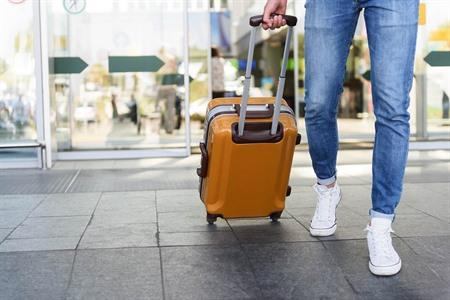 Nur mit Handgepäck fliegen? 20 Packtipps: So passt mehr hinein + Video