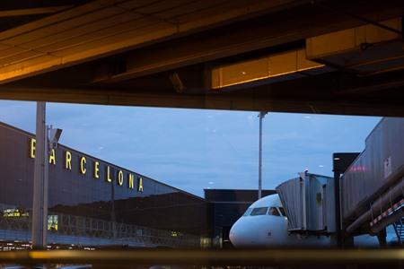 Wie kommt man vom Flughafen Barcelona ins Stadtzentrum? Alle Infos, Tipps und Tickets