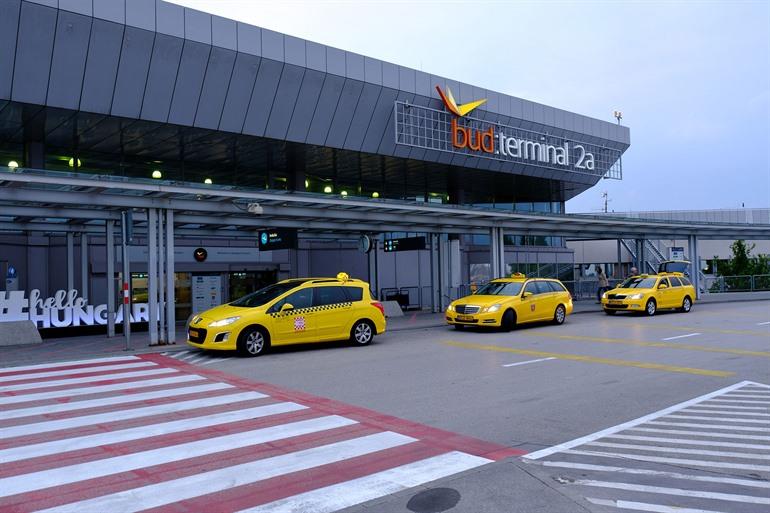 Wie kommt man vom Flughafen Budapest ins Stadtzentrum?