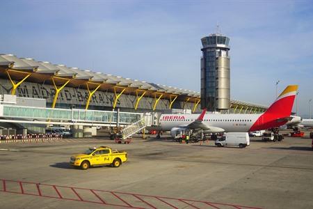 Wie kommt man vom Flughafen Madrid ins Stadtzentrum? Alle Infos, Tipps und Tickets