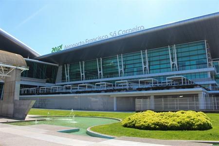 Wie man vom Flughafen Porto ins Stadtzentrum kommt