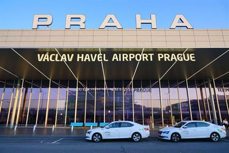 Wie man vom Flughafen Prag ins Stadtzentrum reist