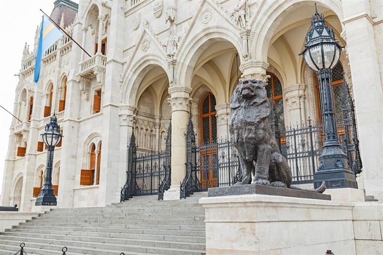 Haupteingang des Parlaments in Budapest