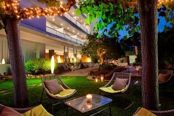 Hotel Astari buchen