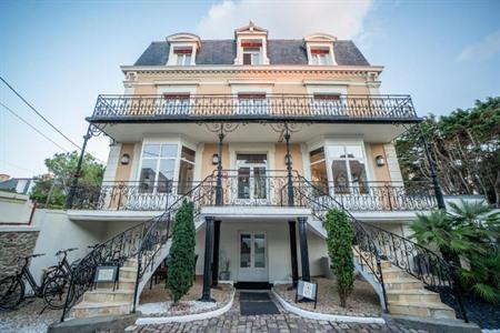 Hotel La Villefromoy in der Nähe des Rochebonne-Strandes