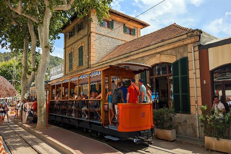 Holztram zwischen Sóller und Port de Sóller