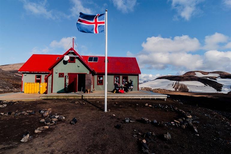 Hrafntinnusker-Hütte auf der Laugavegur-Wanderung, Island