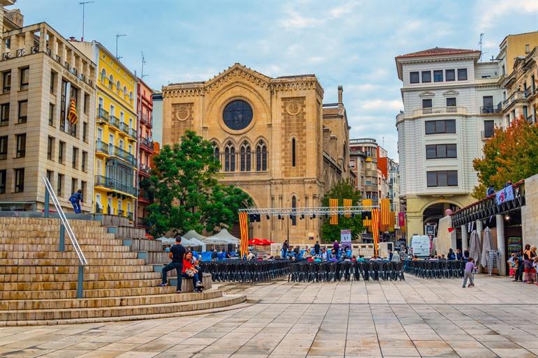 Die Kirche San Juan auf dem Plaça de San Juan in Lleida, Katalonien