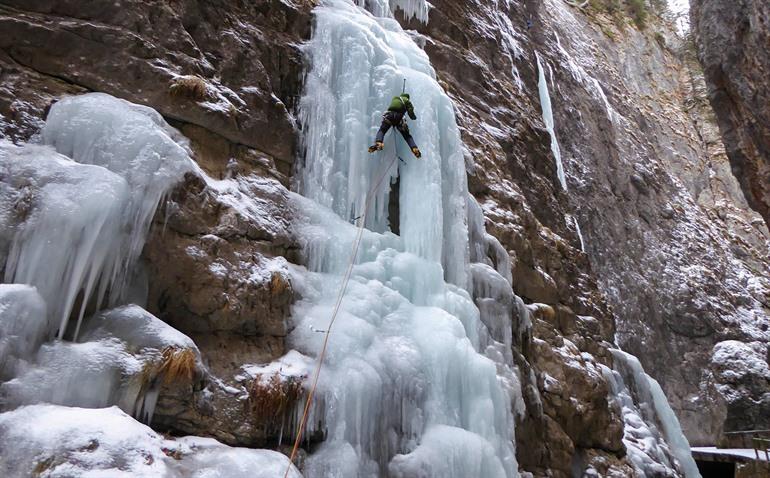 Eiswasserfälle in Italien erklimmen