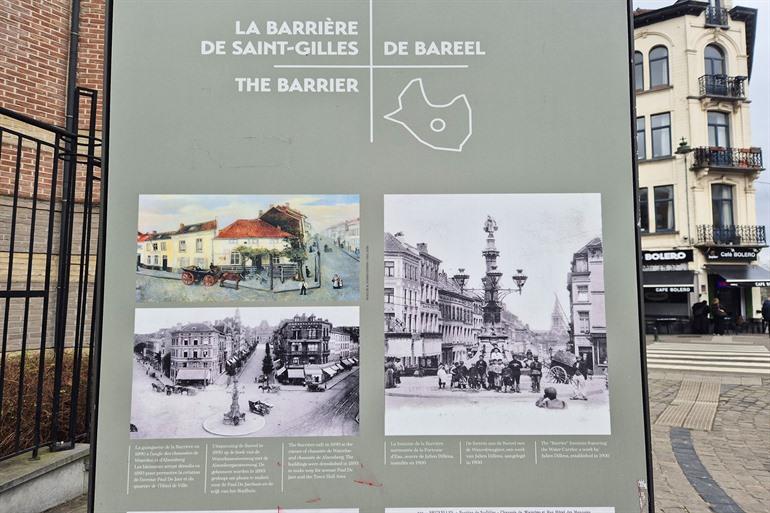 Informationsschild mit Archivfotos von De Bareel, Sint-Gillis