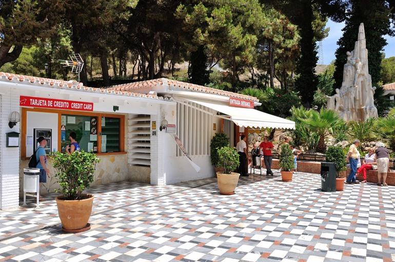 Eingang zu den Nerja-Höhlen