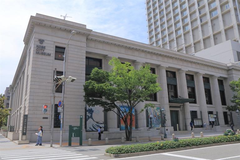 Eingang des Kobe City Museums