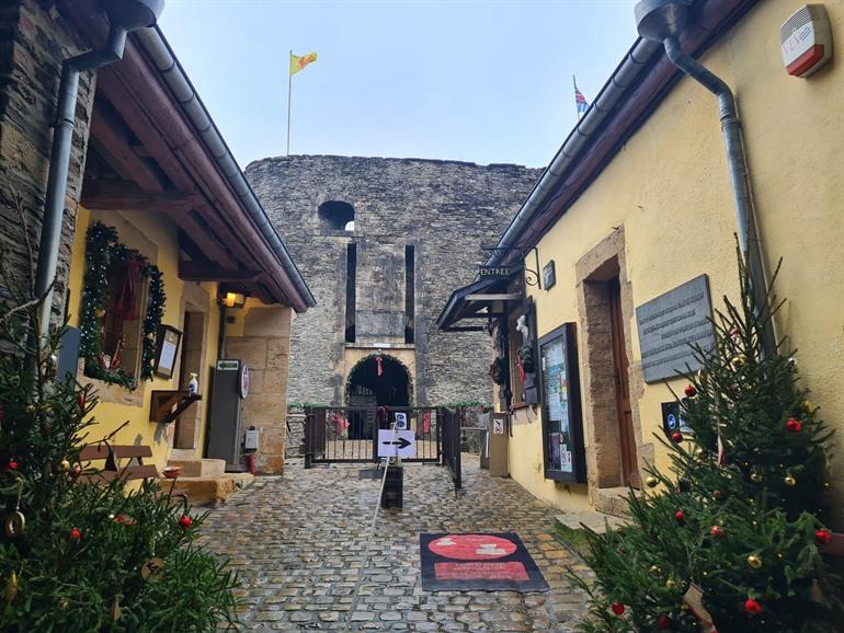 Eingang zum Schloss Bouillon
