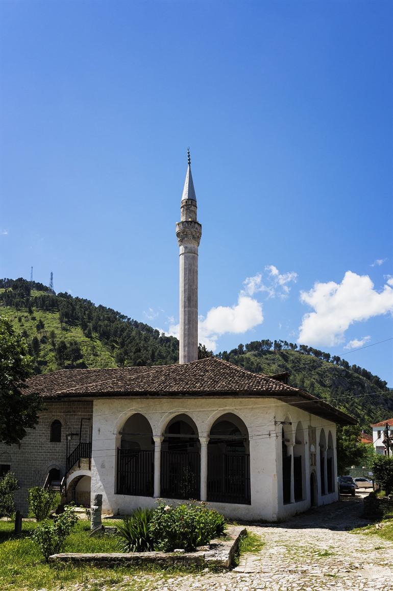 Innenraum der Königs-Moschee in Berat