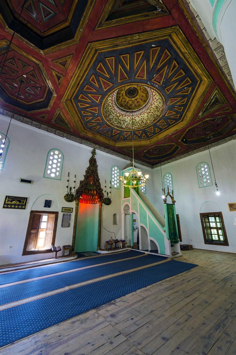 Innenraum der Königs-Moschee in Berat