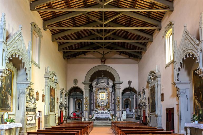 Innenraum der Kirche San Francesco in Volterra