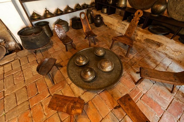 Innenansicht des Ethnografischen Museums in Pristina