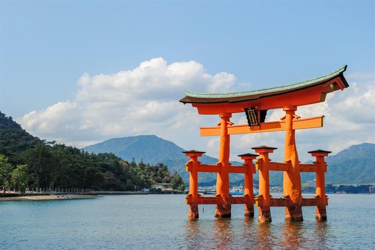 Itsukushima-Schrein neben der Insel Miyajima