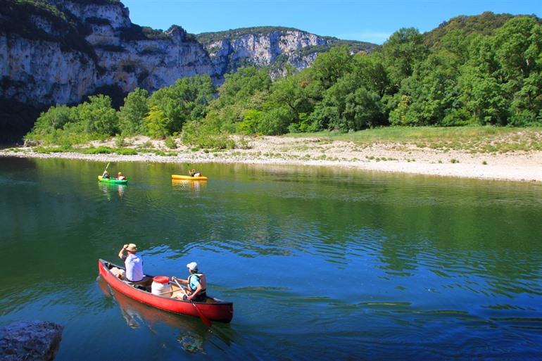 Kajakfahren in den Gorges de l'Ardèche, Frankreich