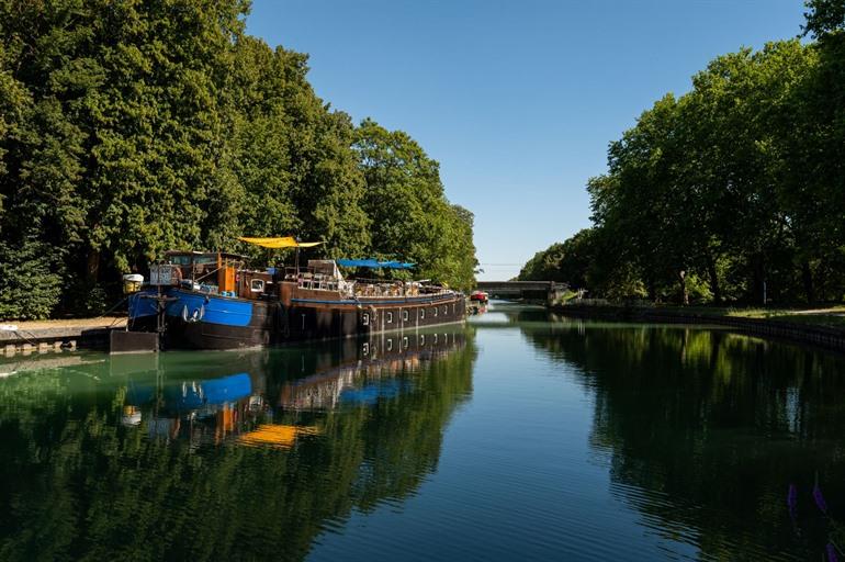 Kanal von Châlons-en-Champagne mit Booten