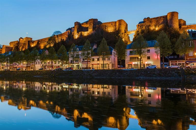 Bouillon Schloss erleuchtet