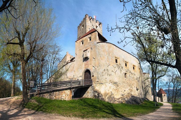 Schloss Bruneck, Dolomiten und Südtirol