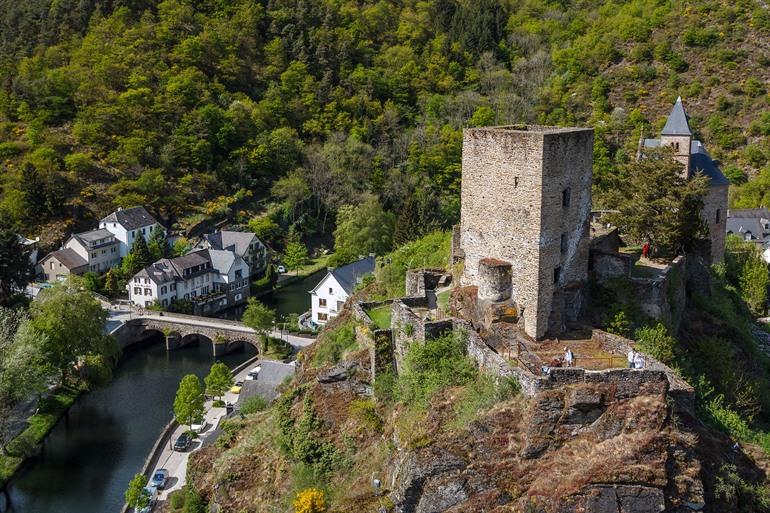 Burgruinen von Esch-sur-Sûre, Luxemburg