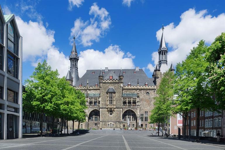 Katschhof mit dem Aachener Rathaus, Deutschland