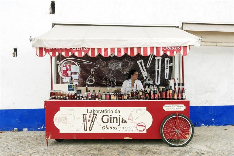 Kirschenlikör Ginja in Obidos, Portugal