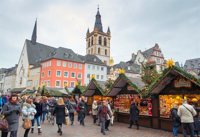 Weihnachtsmarkt in Trier auf dem Hauptmarkt