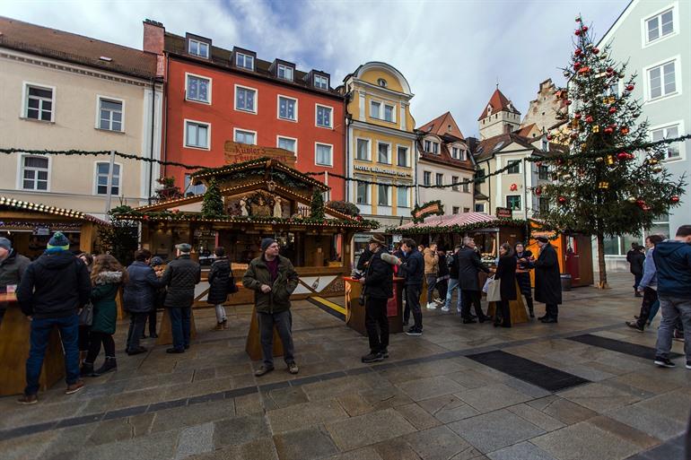 Weihnachtsmarkt am Neupfarrplatz in Regensburg