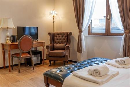 Klassisch eingerichtetes Modi Hotel in der Nähe des überdachten Marktes buchen