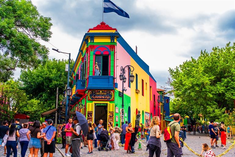Bunte Caminito-Straßenszene in La Boca