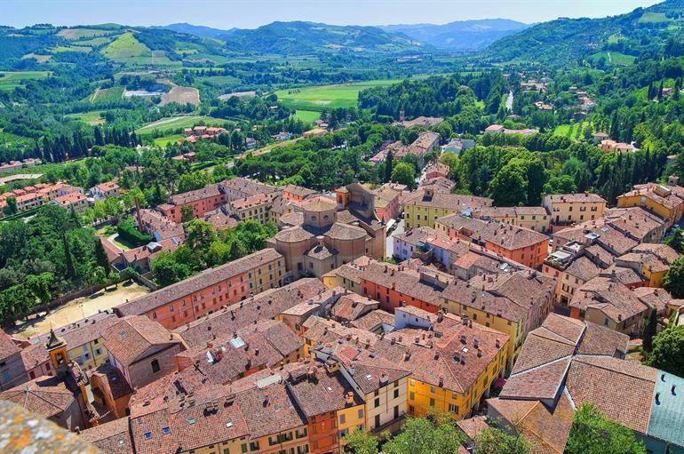 Buntes Zentrum von Brisighella, Emilia Romagna