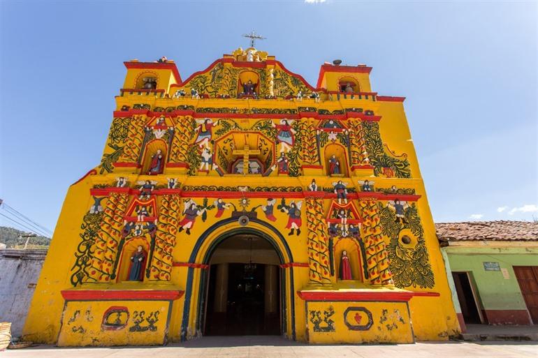 Bunte Kirche von San Andres