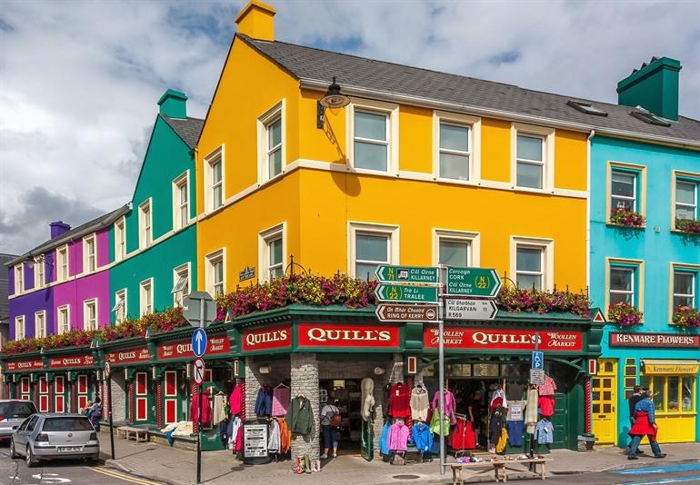 Buntes Städtchen Kenmare, Irland