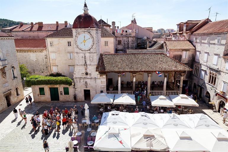 Glockenturm der Sint-Sebastiaan-Kirche in Trogir