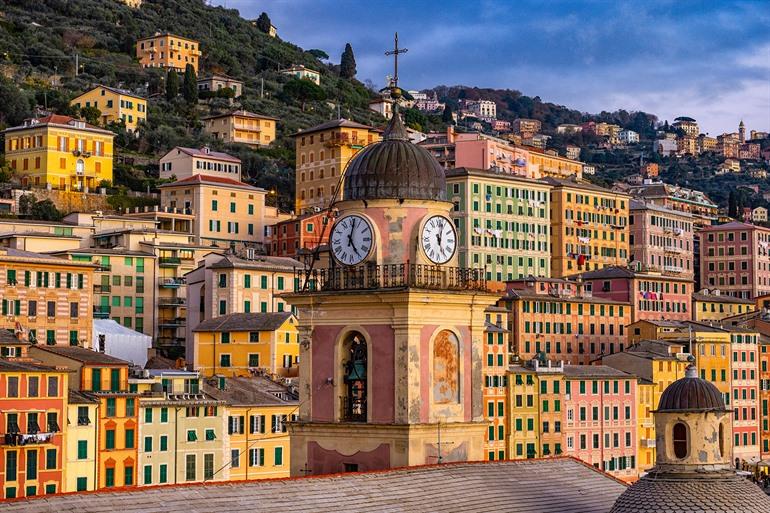 Glockenturm der Basilica di Santa Maria Assunta in Camogli