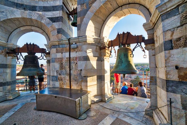 Glockenturm des Schiefen Turms von Pisa