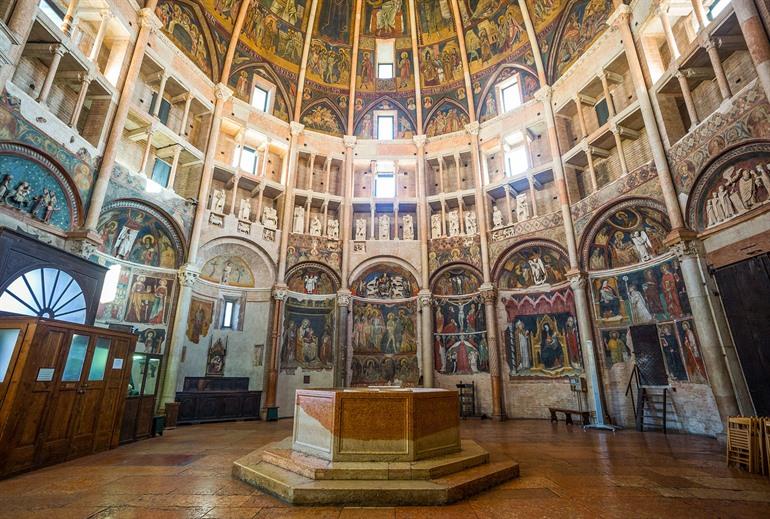 Kuppel im Baptisterium von Parma, Emilia-Romagna