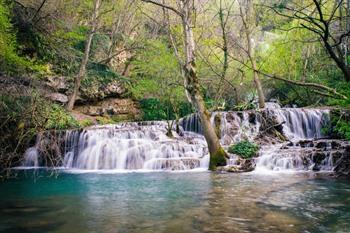 Die Krushuna-Wasserfälle in Bulgarien besuchen