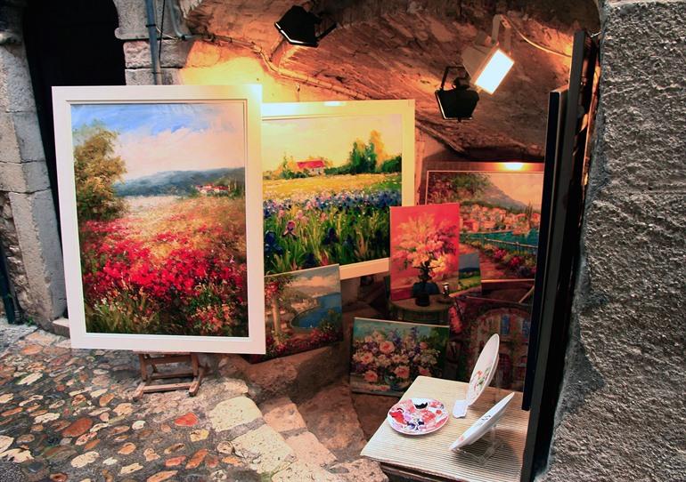 Kunstgalerien in der Rue Grande in Saint-Paul-de-Vence, Provence