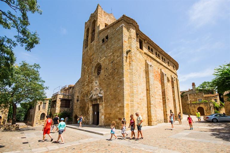 Die Kirche Sant Pere in Pals