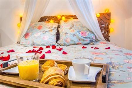 La Petite Romantique FloBNB buchen, romantisches Bed & Breakfast mit Hot Tub