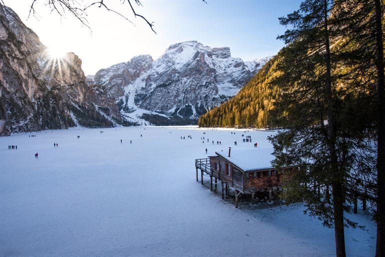 Der Pragser Wildsee im Winter