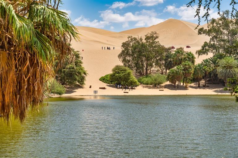 Entlang der Oase in Huacachina