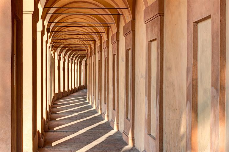 Längste Arcade der Welt zum Santuario della Madonna di San Luca in Bologna