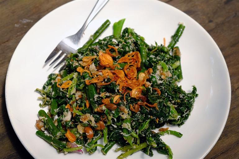 Lawar (Salatgericht), balinesische Küche