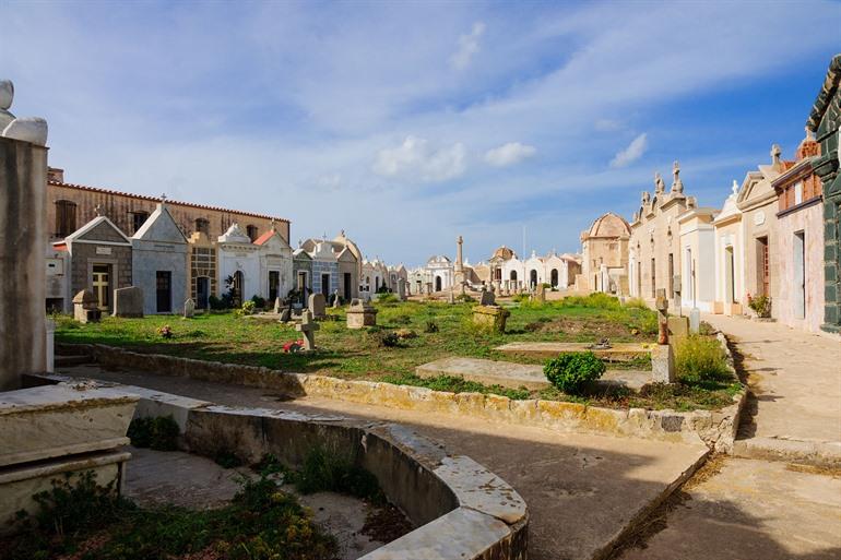 Das Meerestouristenfriedhof von Bonifacio, Korsika
