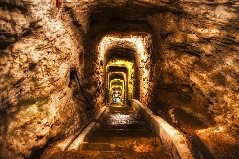 Das Steuerrad, militärer Tunnel in Bonifacio, Korsika
